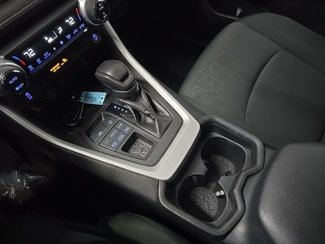 2021 Toyota RAV4 XLE photo 32