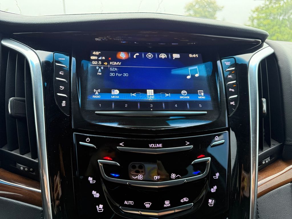2017 Cadillac Escalade Premium Luxury photo 21