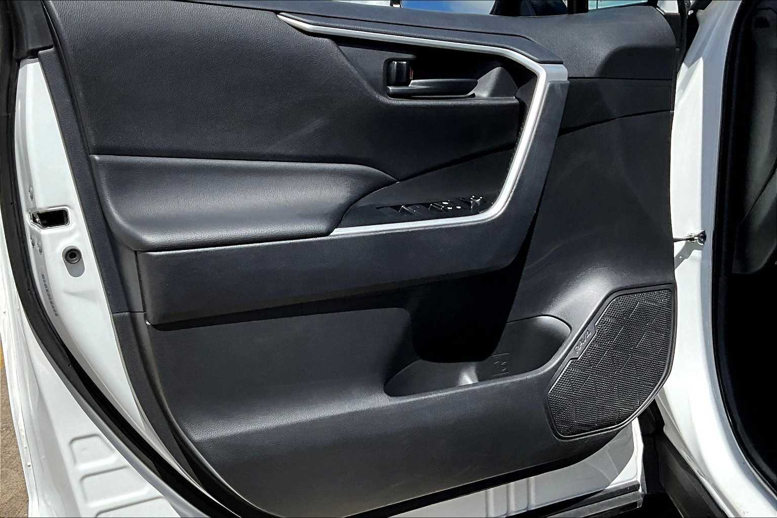 2024 Toyota RAV4 LE photo 21