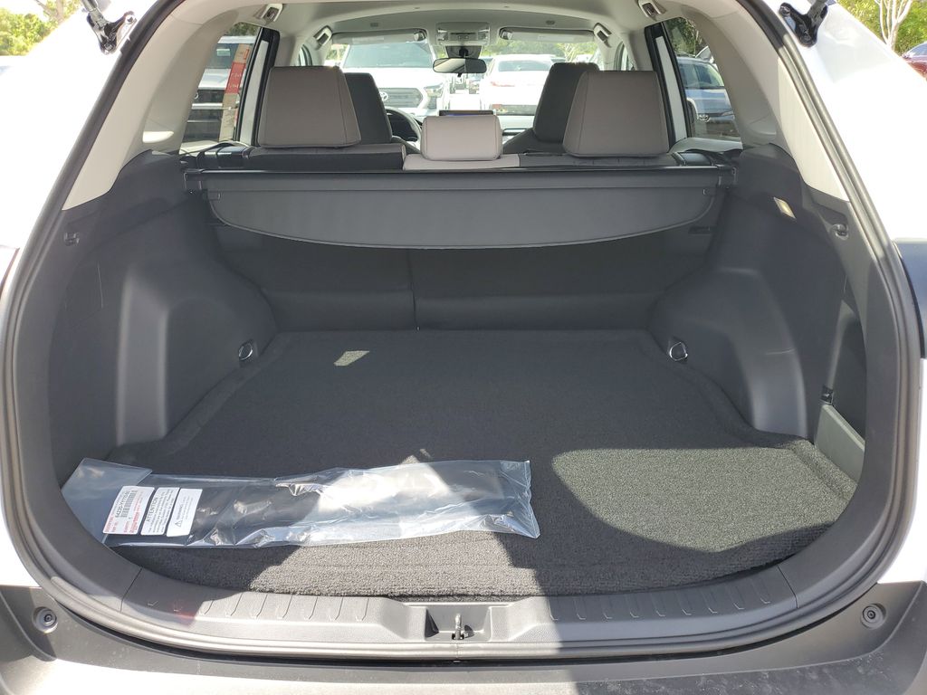 2025 Toyota RAV4 XLE photo 18