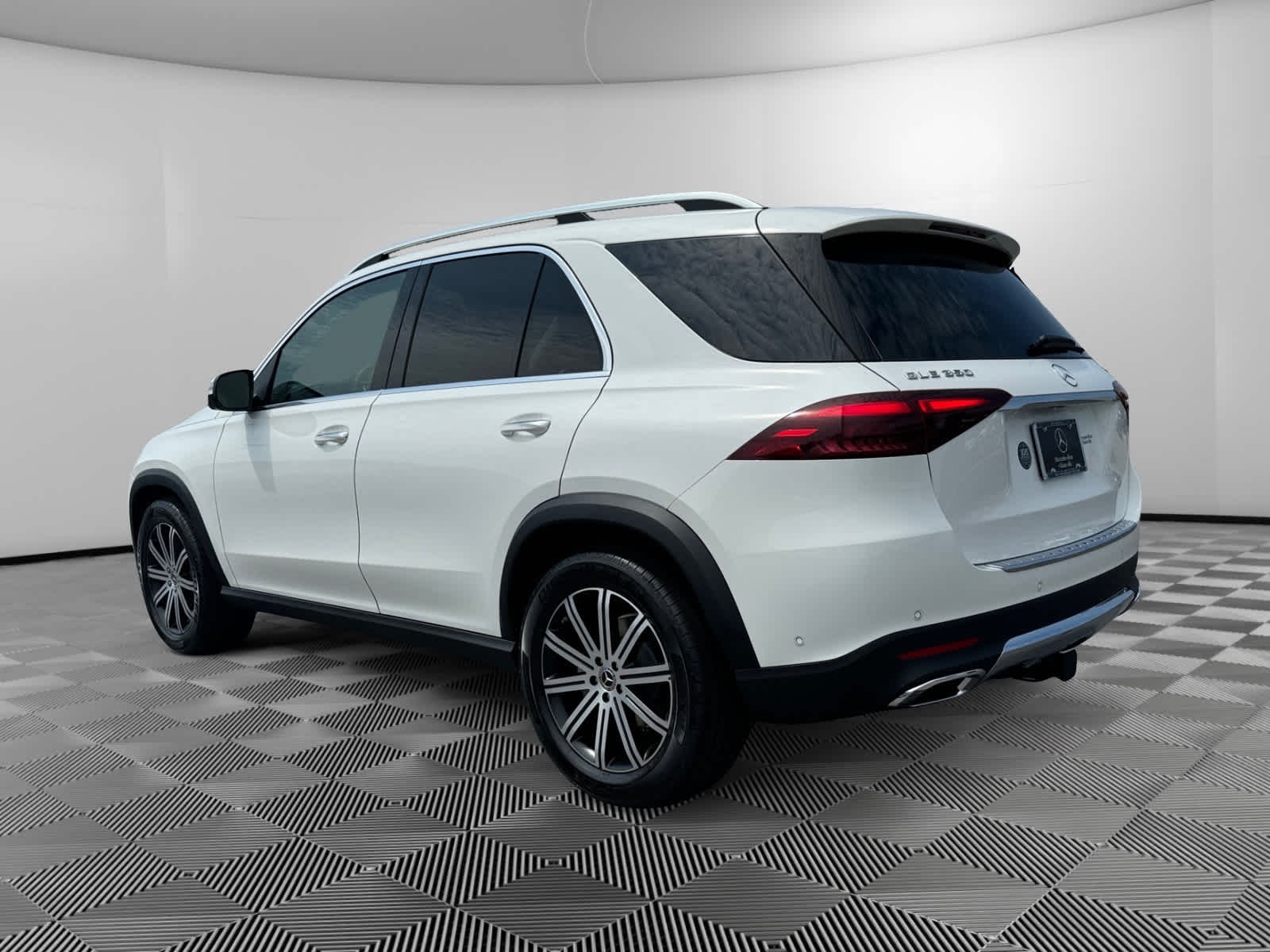 2025 Mercedes Benz GLE 350 4MATIC photo 2