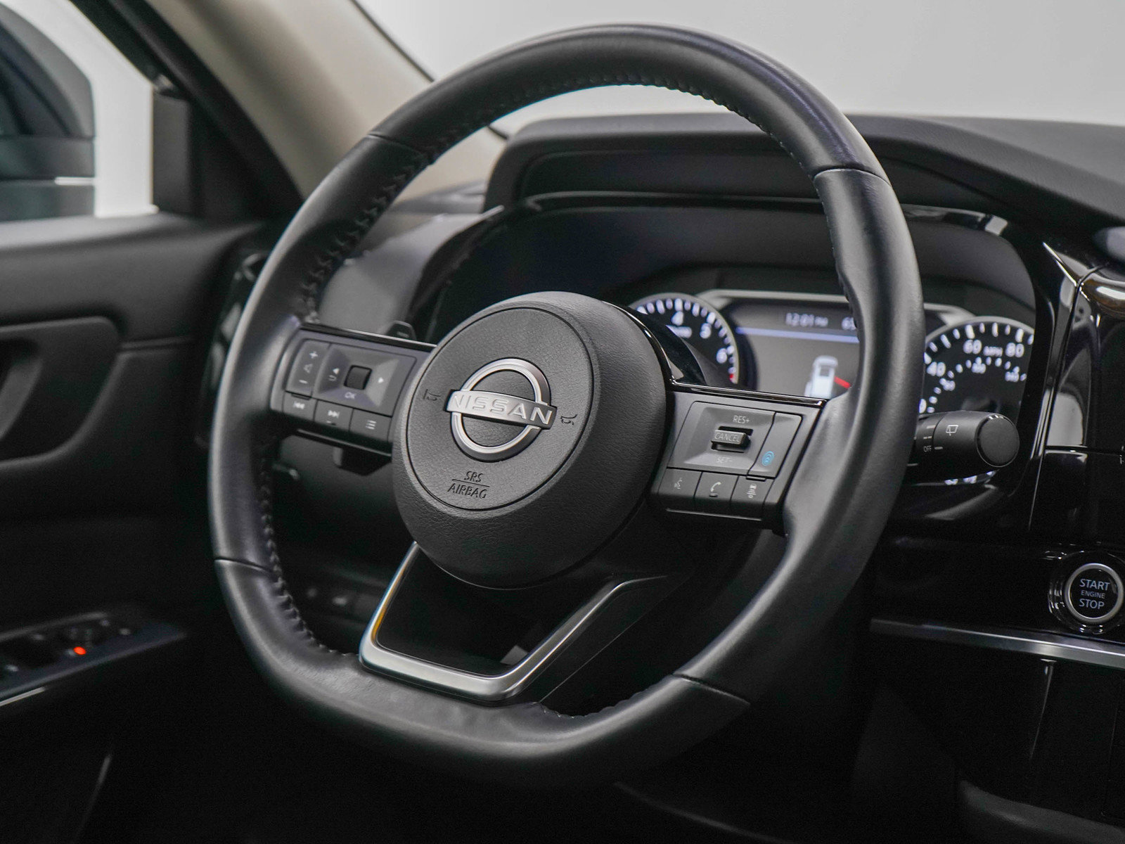 2023 Nissan Pathfinder SV photo 13