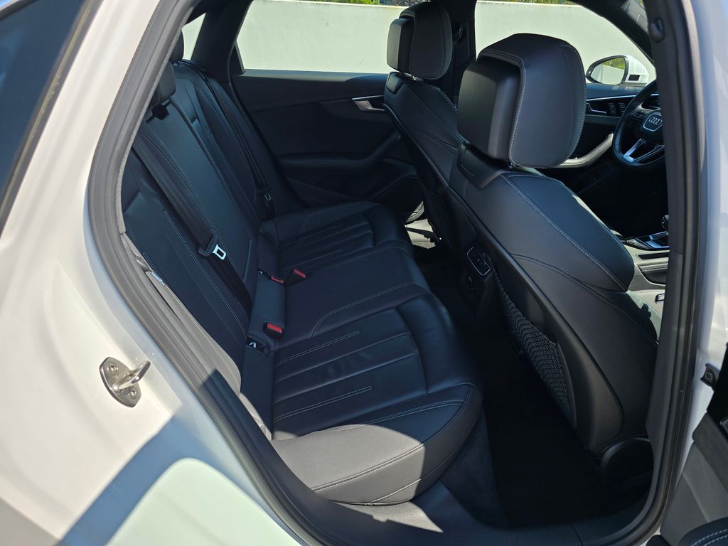 2023 Audi A4 S line Quattro Premium Plus photo 12