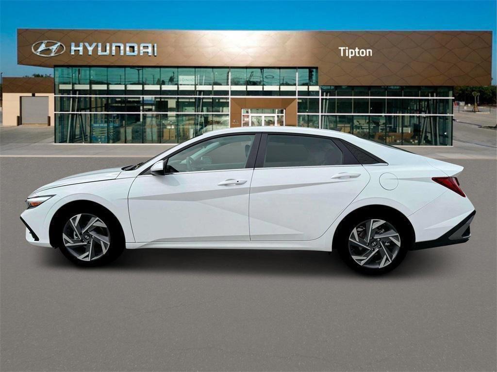 2025 Hyundai Elantra SEL Convenience photo 3