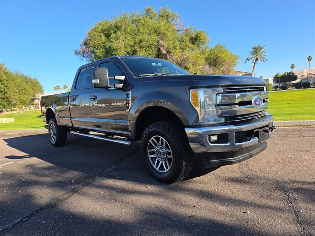 2017 Ford F-350 Super Duty Lariat's photo