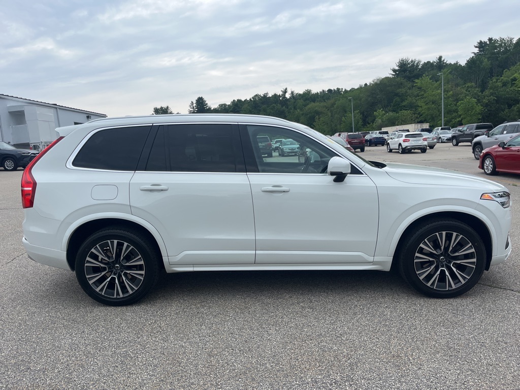 2022 Volvo XC90 T5 Momentum photo 3