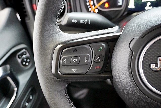 New 2025 Black Clear-Coat Exterior Paint Jeep Rubicon image 42