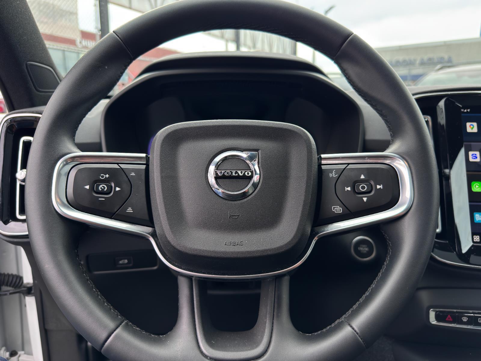 2025 Volvo XC40 Core photo 16