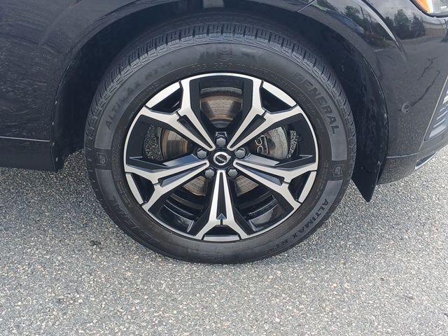 2022 Volvo XC60 B5 Momentum photo 26