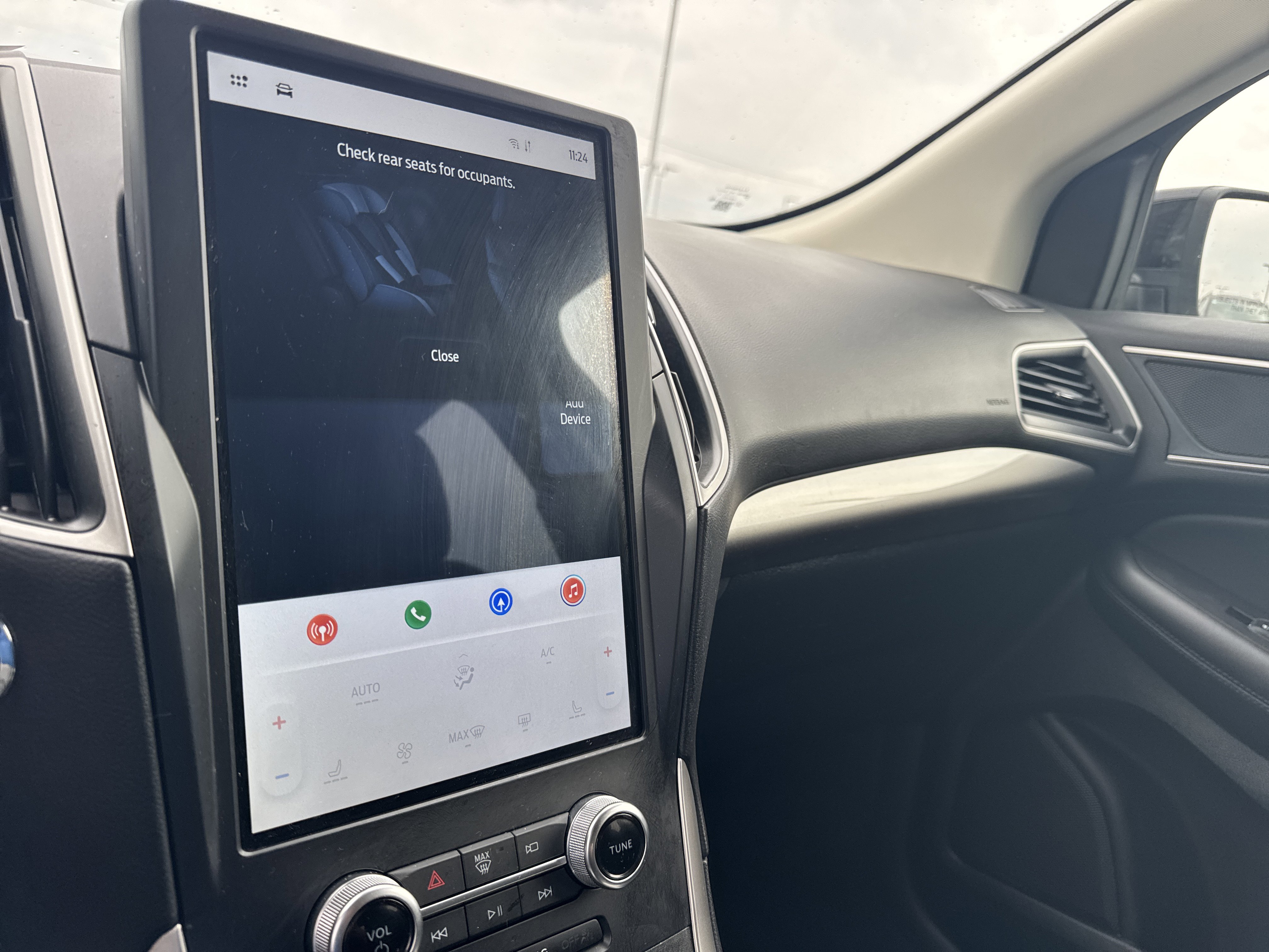 2024 Ford Edge SEL photo 4