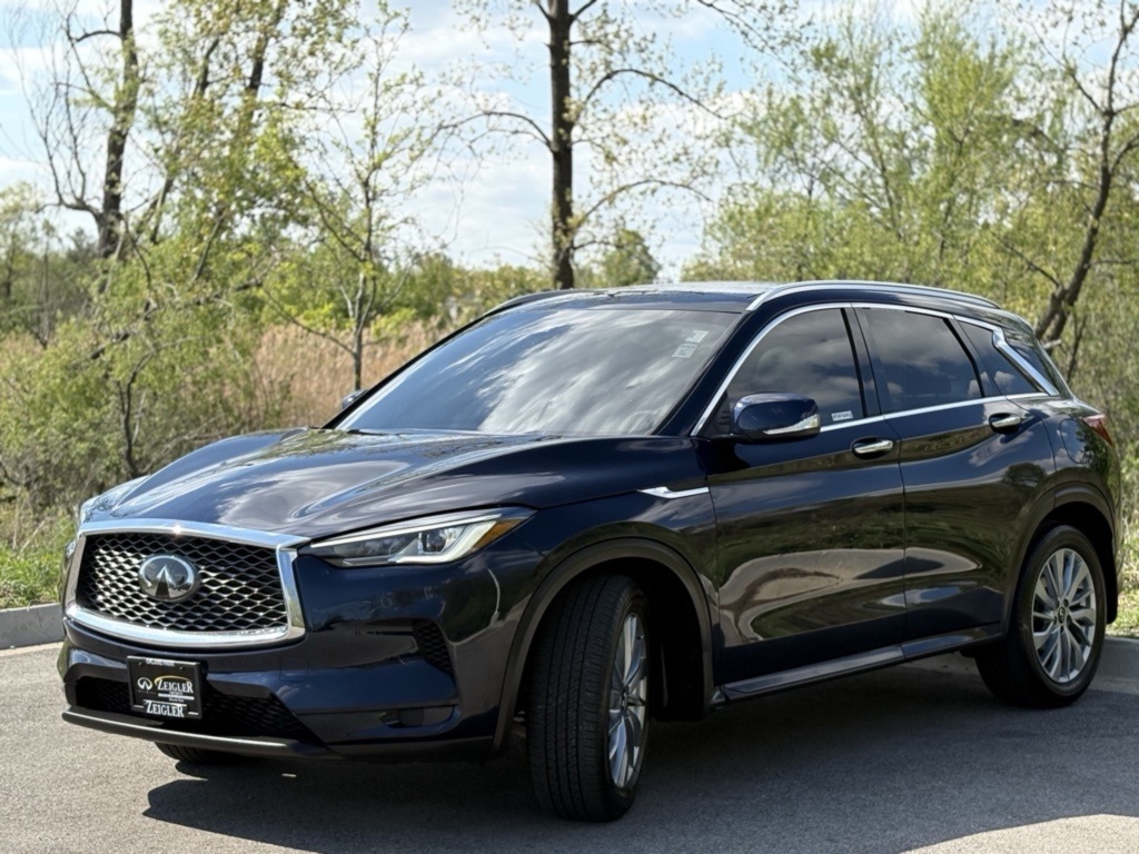 2023 Infiniti QX50 Luxe AWD photo 3