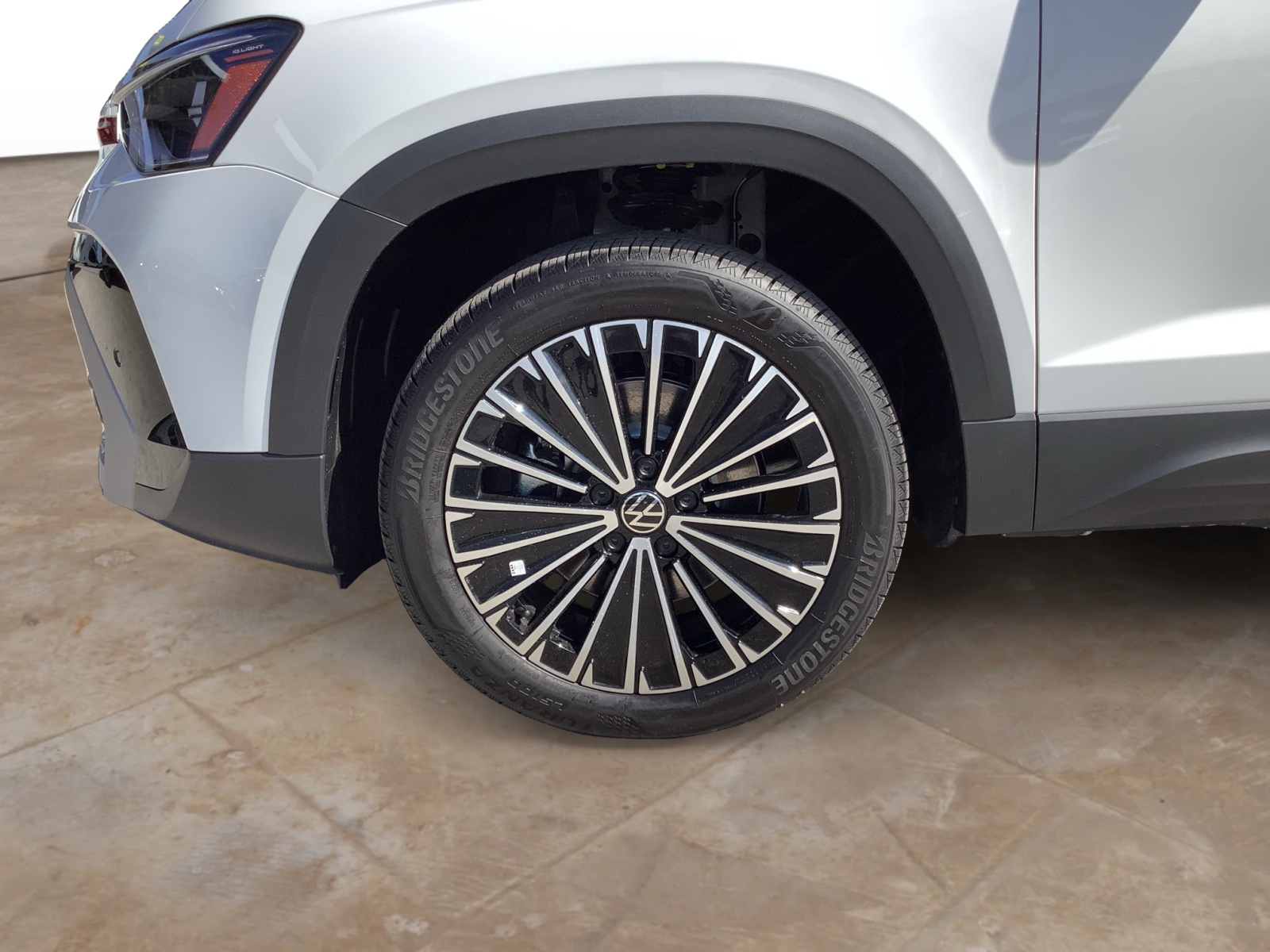 2025 Volkswagen Taos SE photo 9
