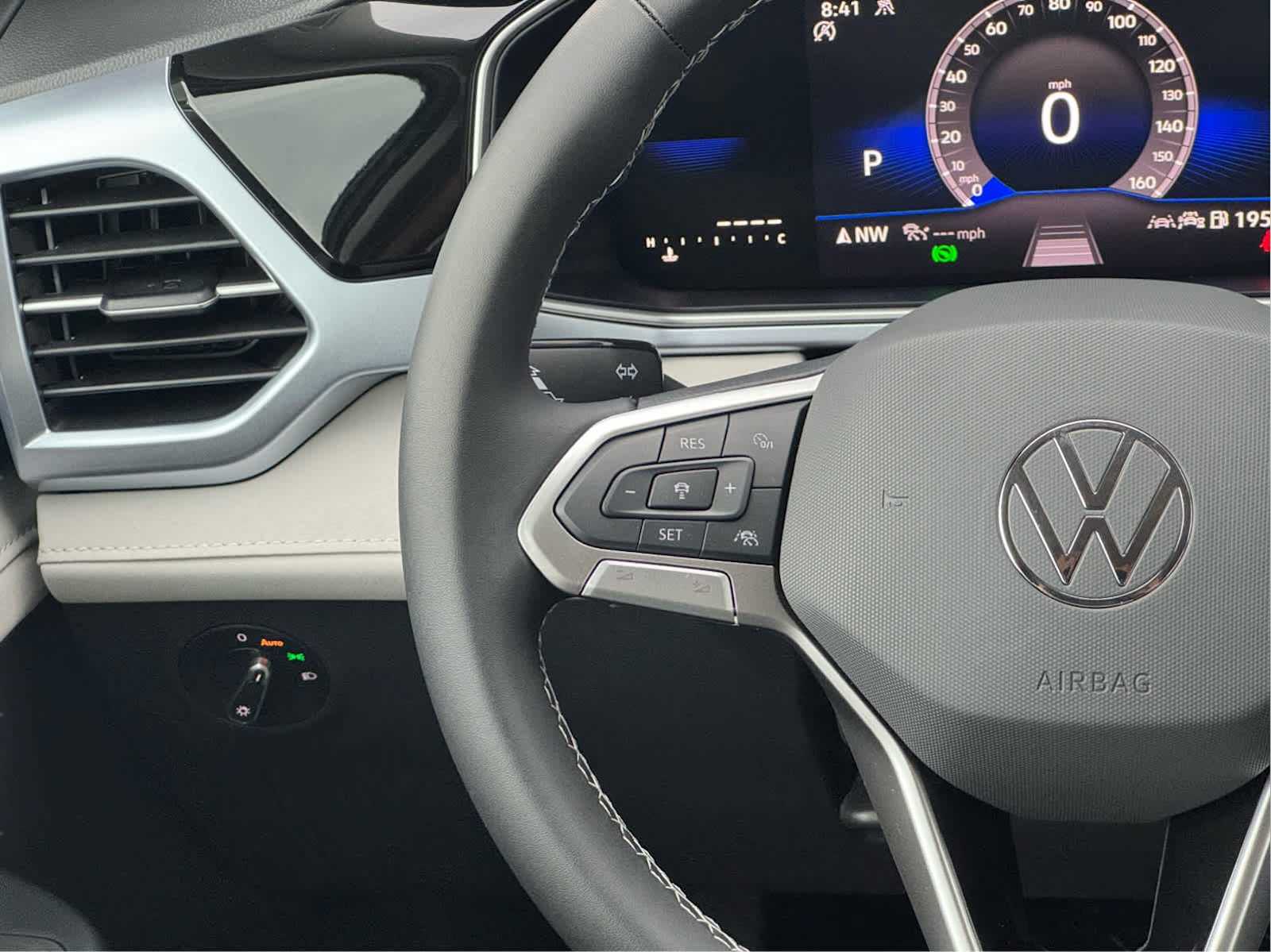 2025 Volkswagen Taos SE photo 27