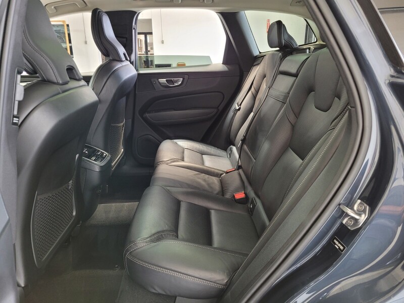 2021 Volvo XC60 T5 Inscription photo 12