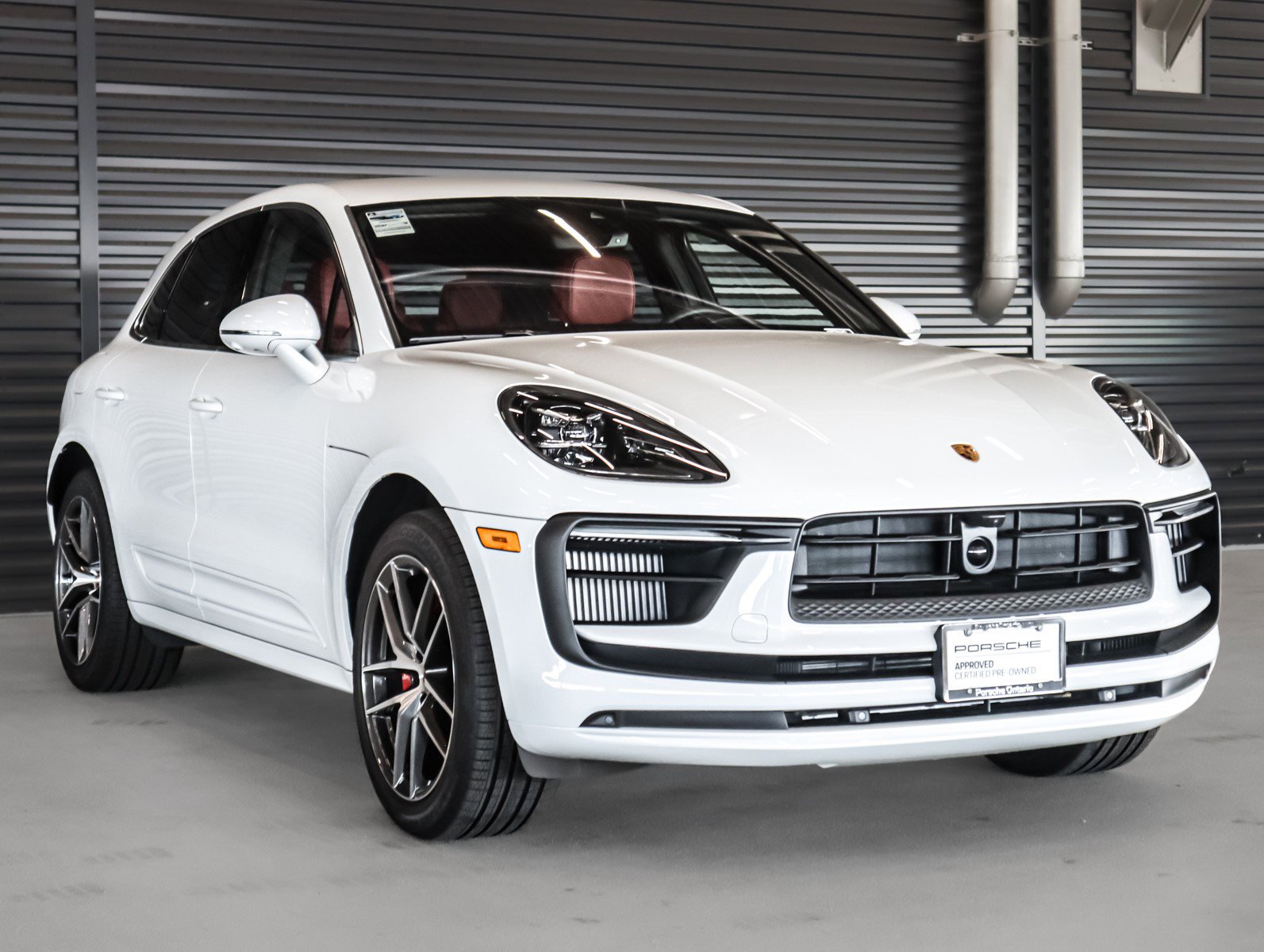 2025 Porsche Macan S photo 7