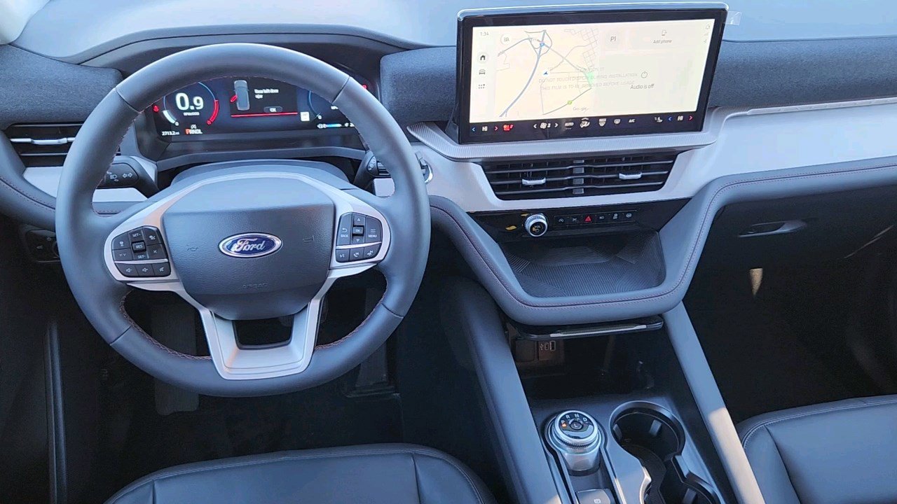 2025 Ford Explorer photo 7
