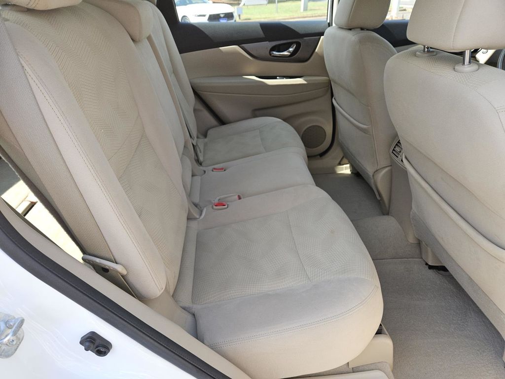 2014 Nissan Rogue S photo 25