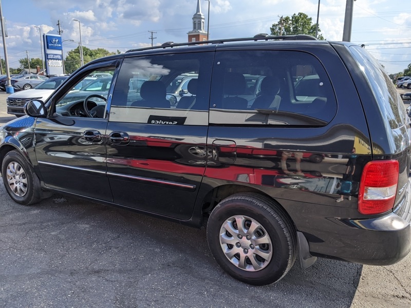2005 Kia Sedona LX photo 2
