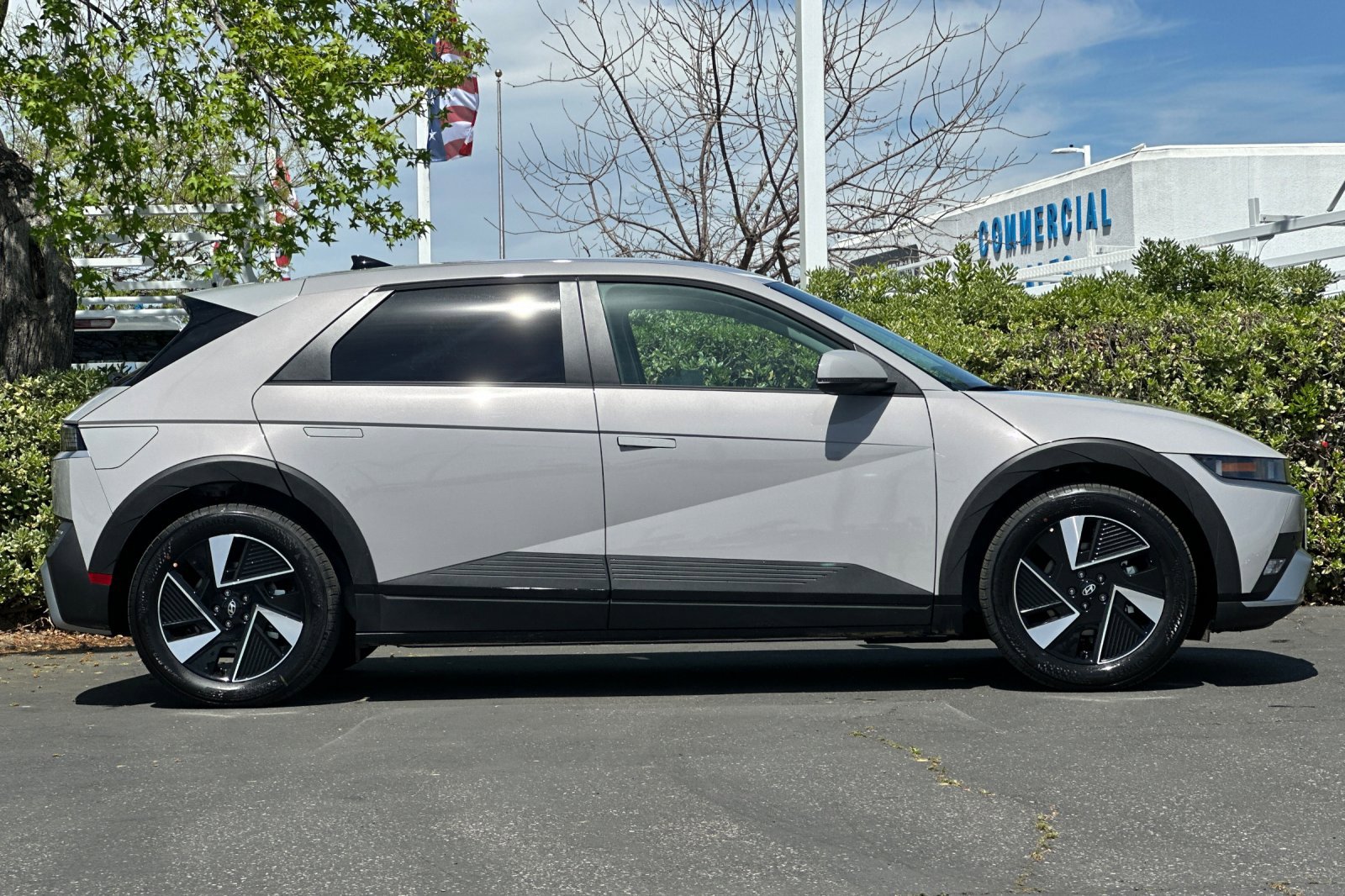 2025 Hyundai Ioniq 5 SE photo 3