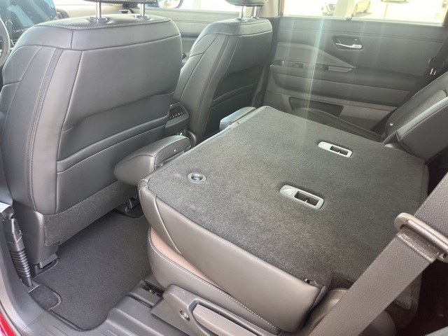 2025 Nissan Pathfinder Platinum photo 30