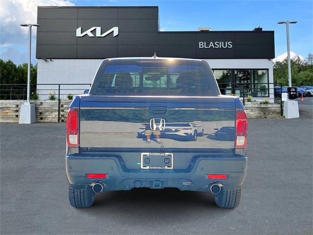 2022 Honda Ridgeline Black Edition photo 2