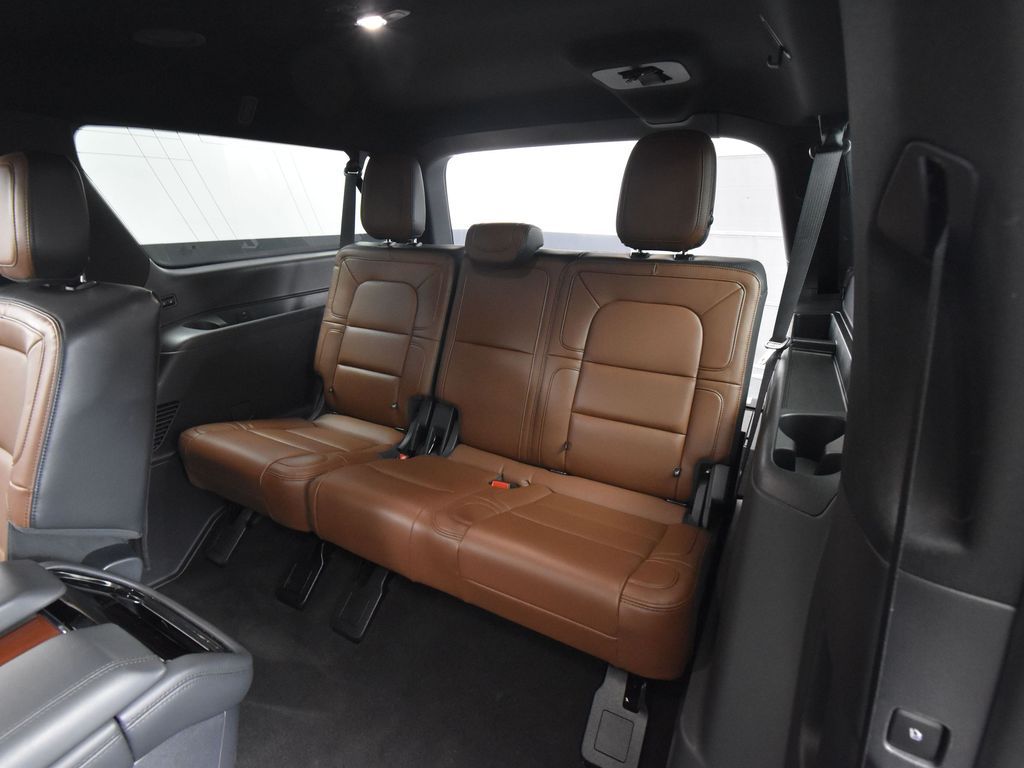 2024 Lincoln Navigator Reserve Luxury Monochromatic photo 34