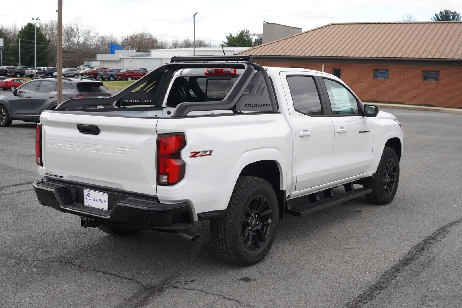 2025 Chevrolet Colorado Z71 photo 3