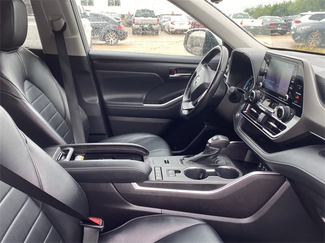 2022 Toyota Highlander XLE photo 12