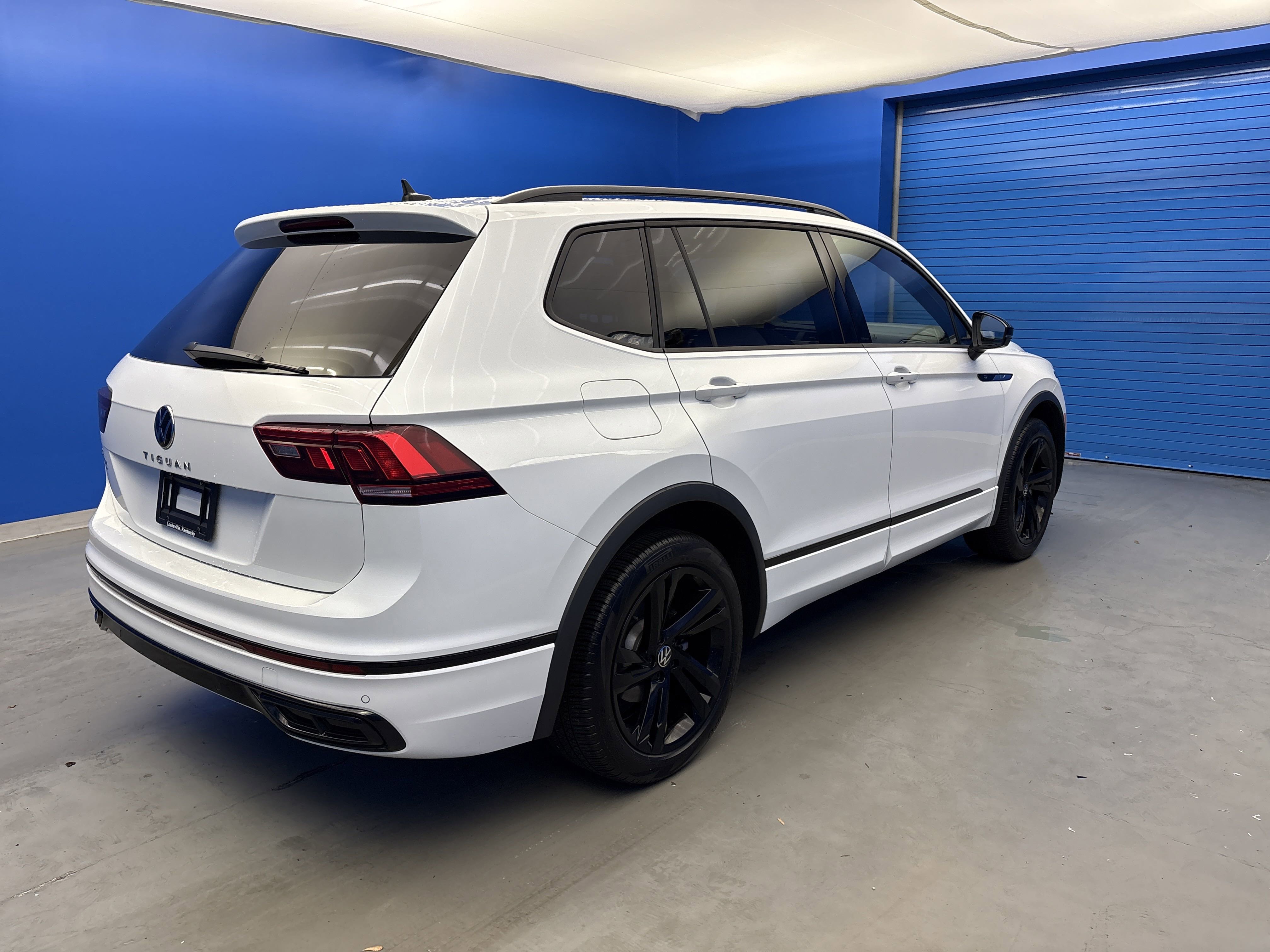 2024 Volkswagen Tiguan SE R-Line Black photo 5
