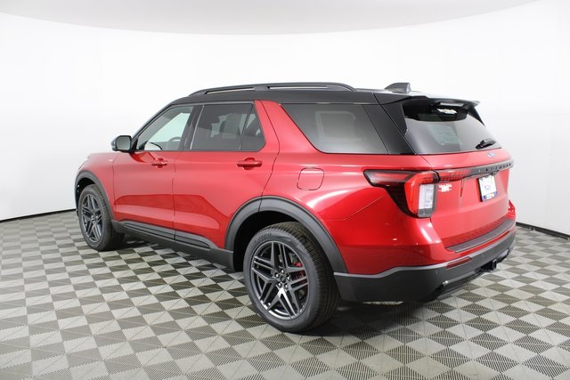 2025 Ford Explorer ST-Line photo 4