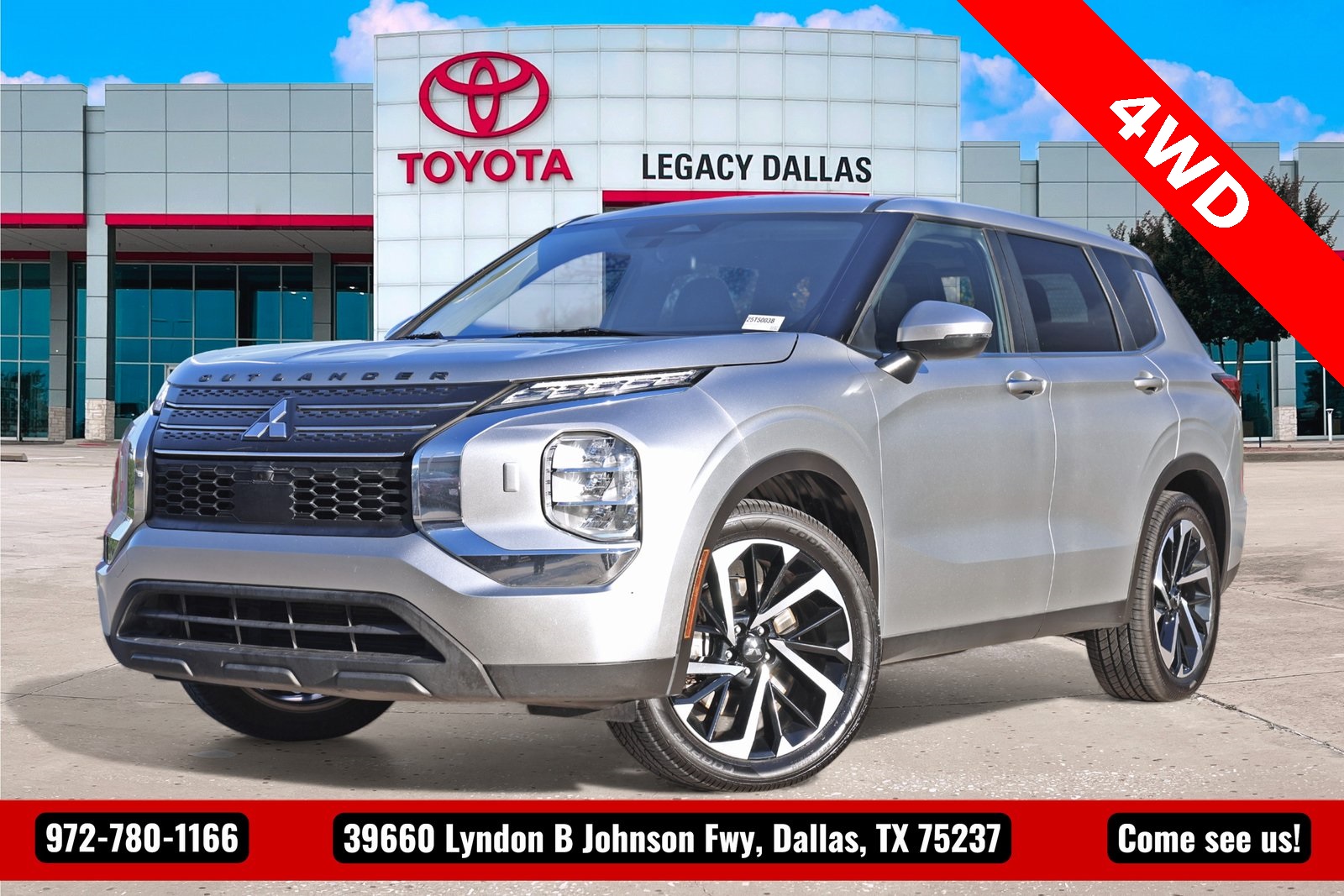 2022 Mitsubishi Outlander ES's photo