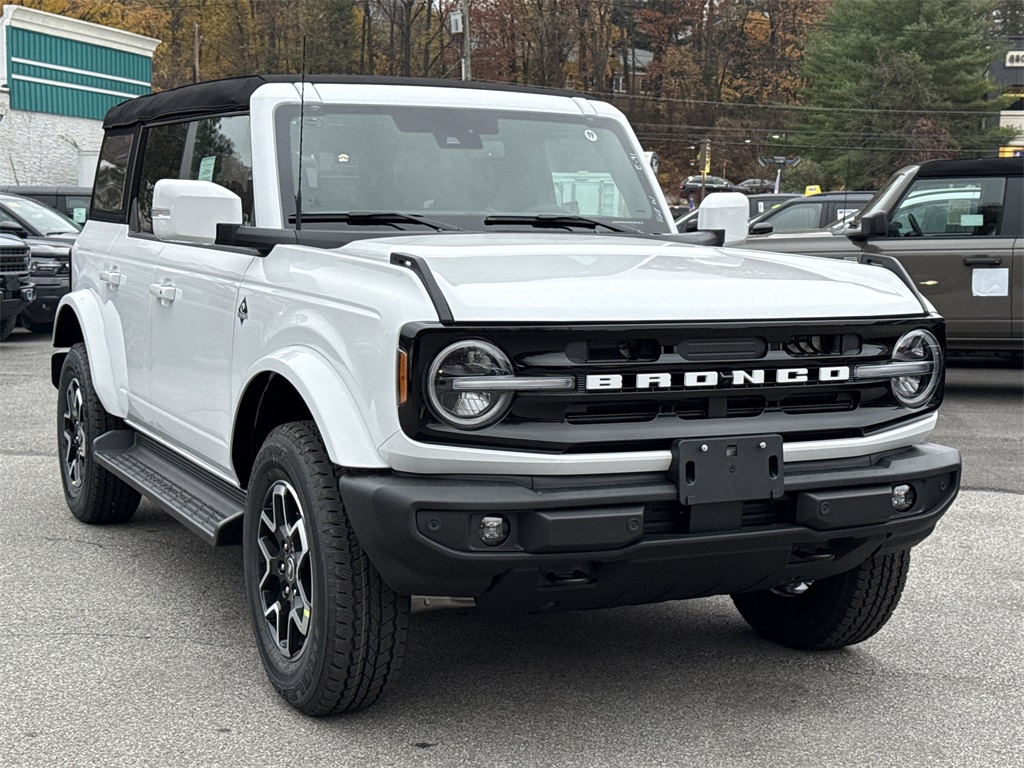 2025 Ford Bronco 4-Door Outer Banks's photo
