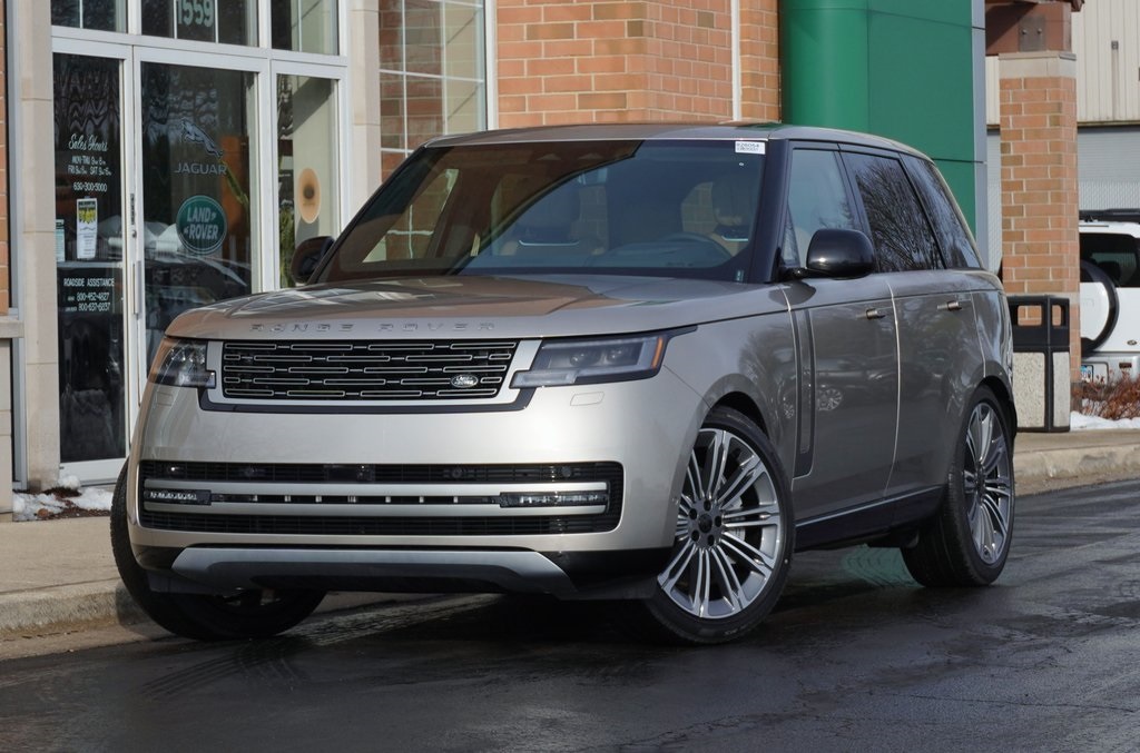 2026 Land Rover Range Rover SE's photo