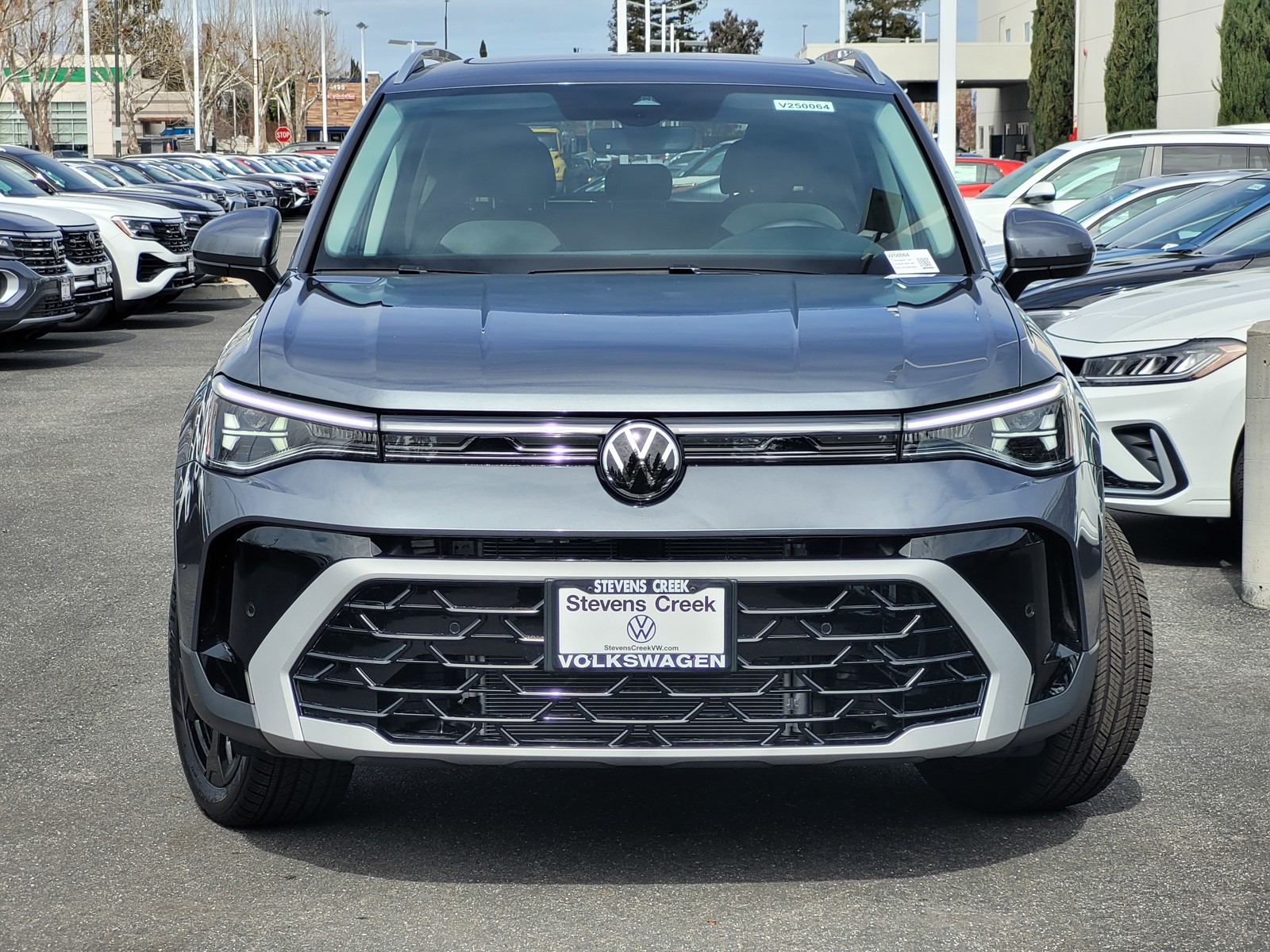 2025 Volkswagen Taos SEL photo 2