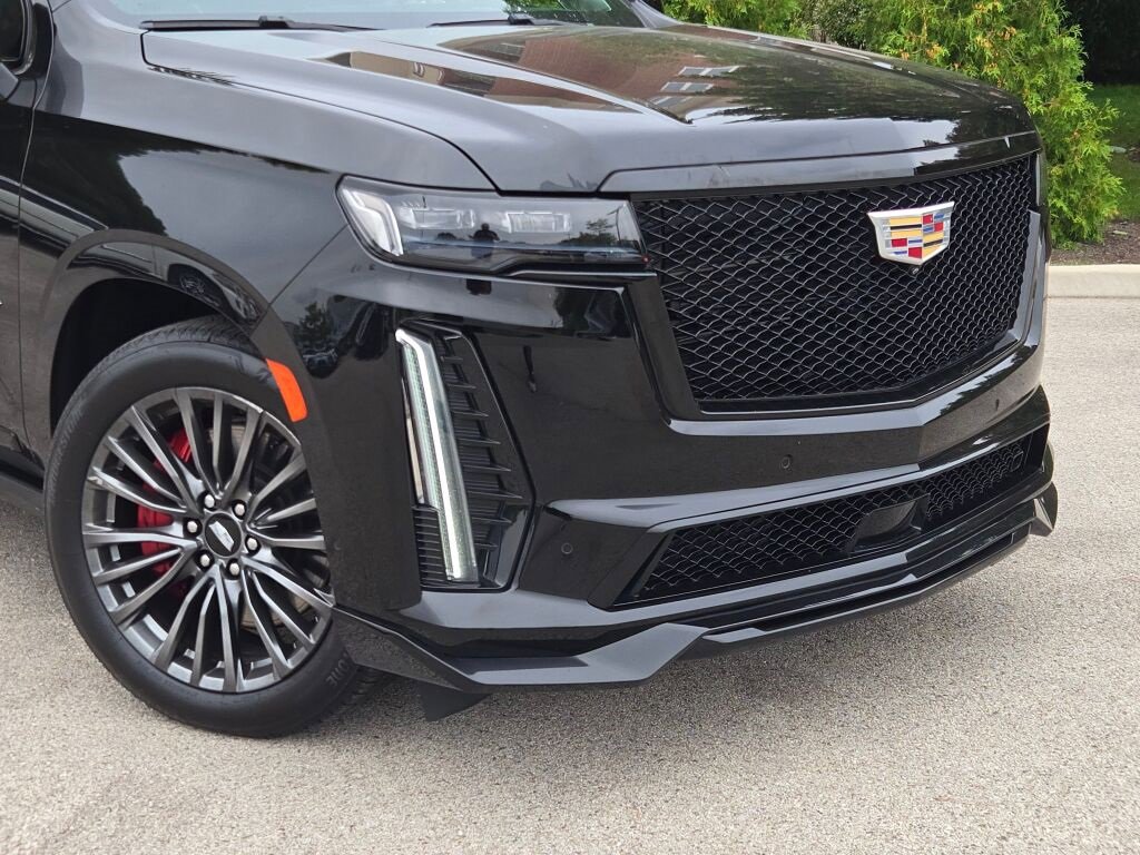 2023 Cadillac Escalade V-Series photo 2