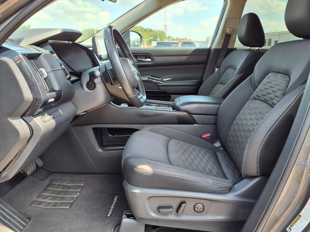 2022 Nissan Pathfinder SV photo 3