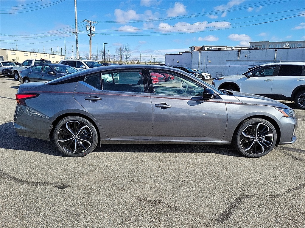 2025 Nissan Altima SR photo 7
