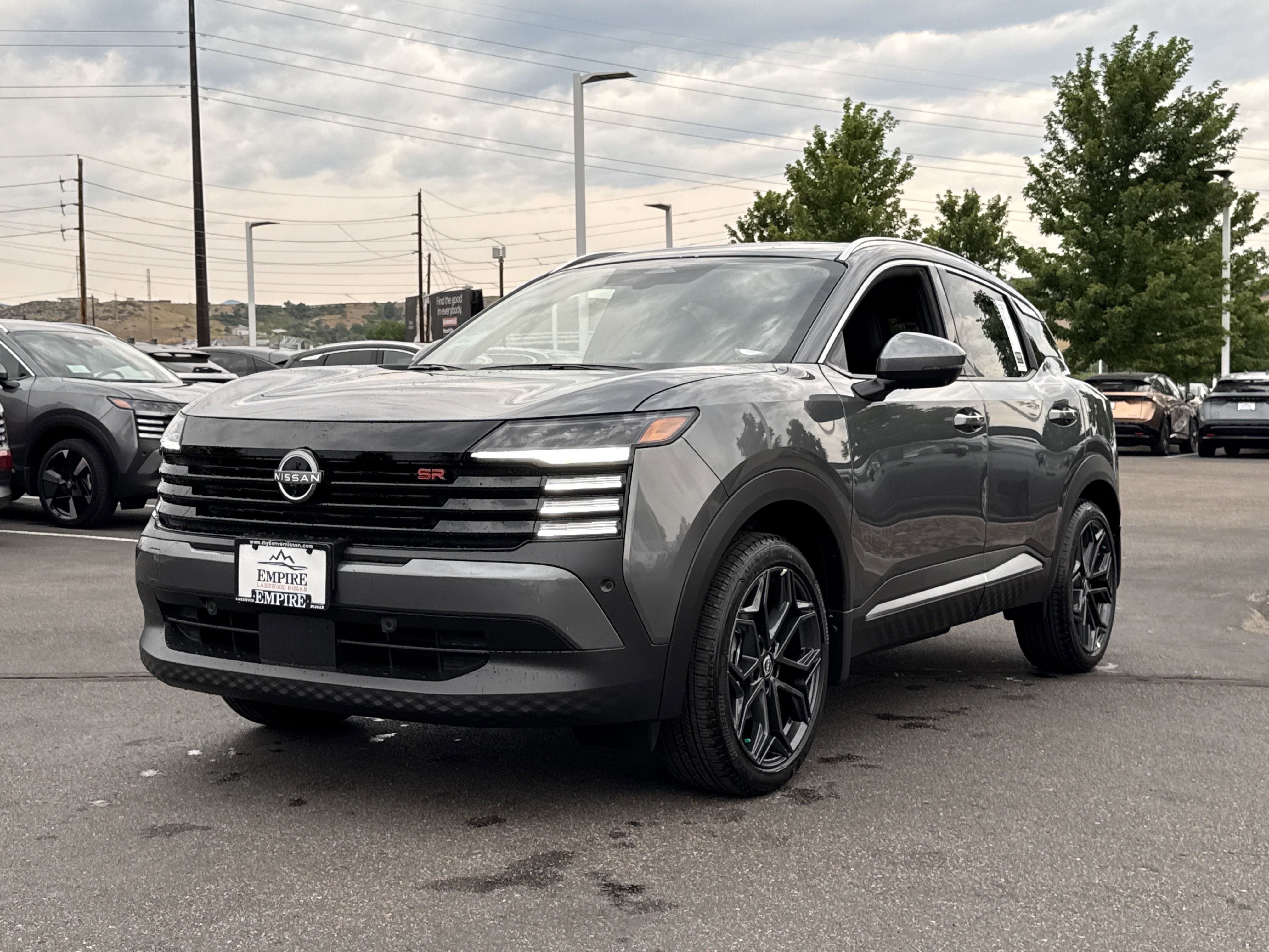 2025 Nissan Kicks SR photo 4