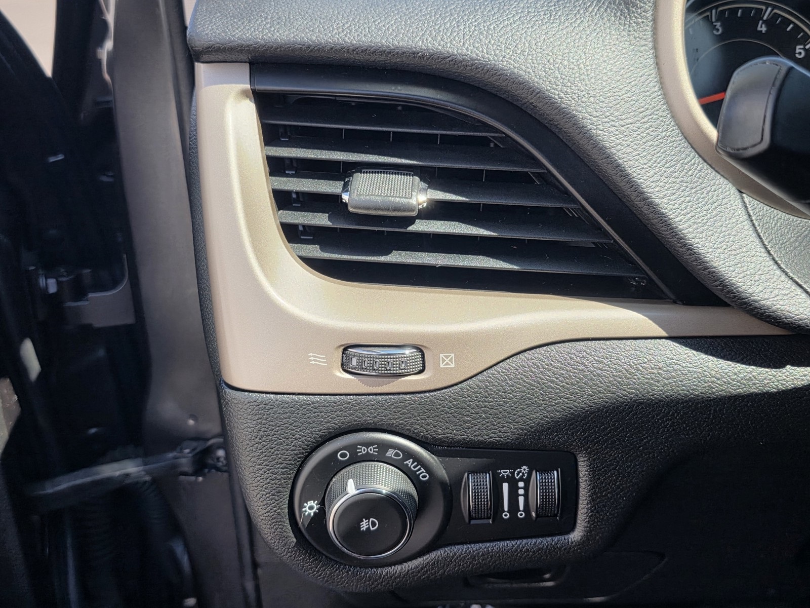 2015 Jeep Cherokee Latitude photo 33