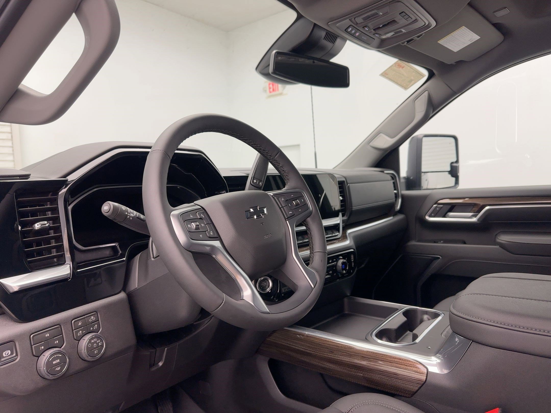 2026 Chevrolet Silverado 3500HD LT photo 4