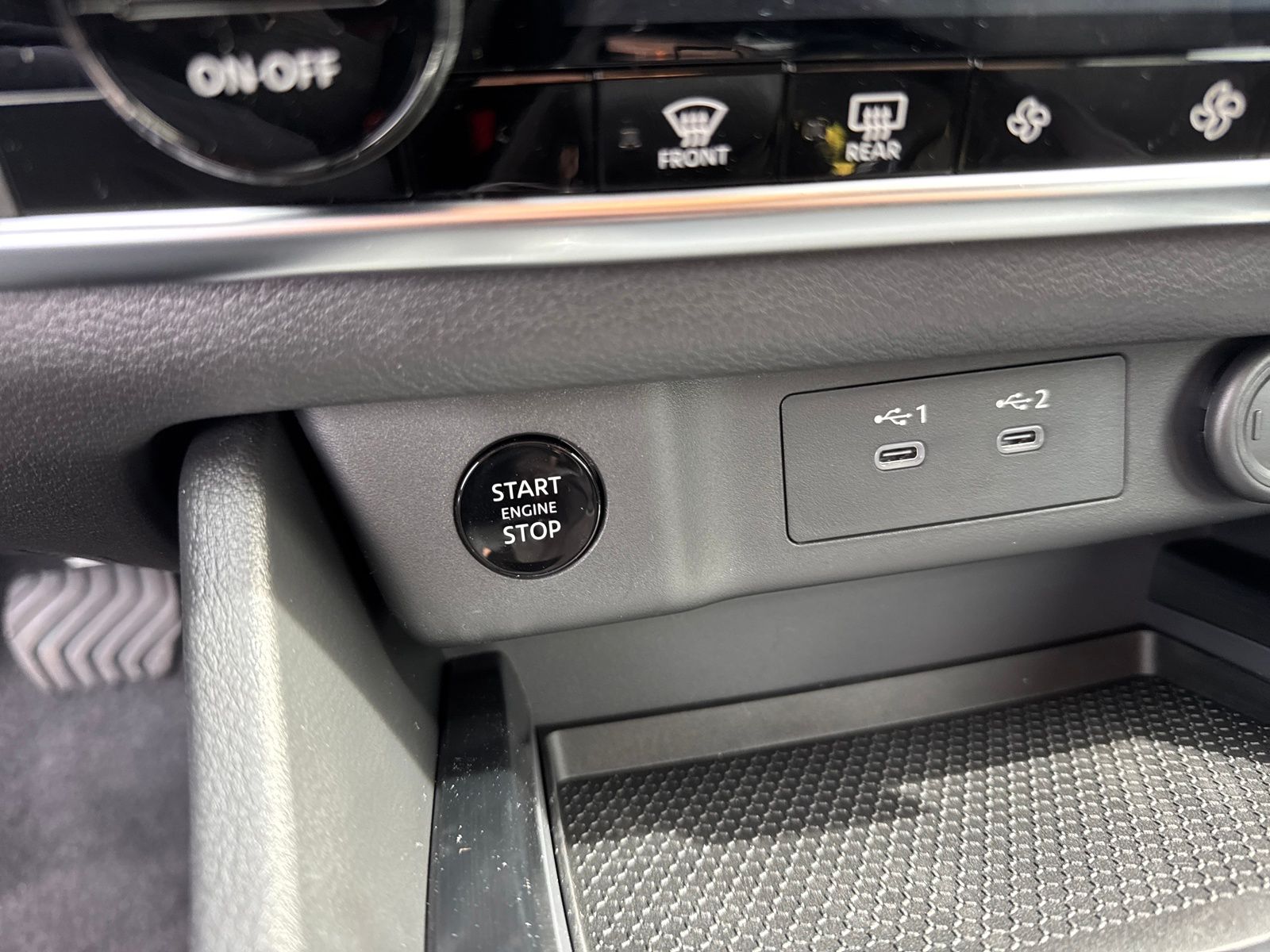 2026 Nissan Rogue SV photo 18