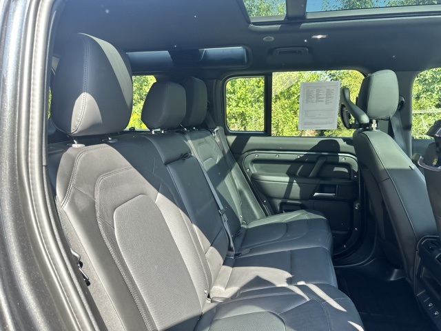 2025 Land Rover Defender 110 S photo 23
