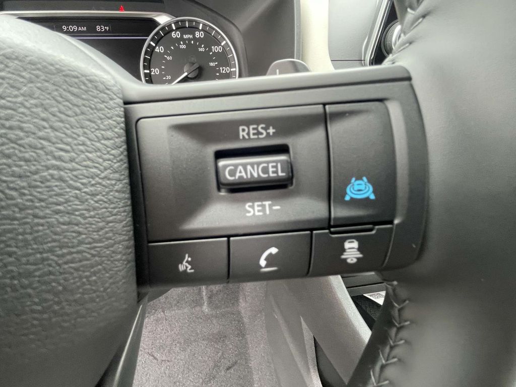 2025 Nissan Rogue SV photo 17