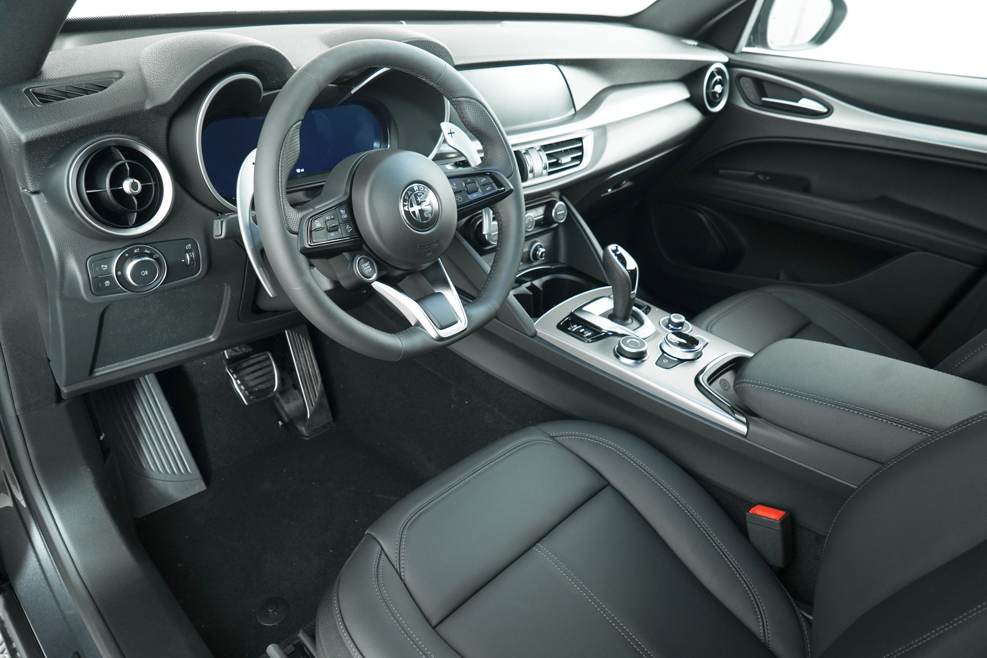 2025 Alfa Romeo Stelvio photo 17