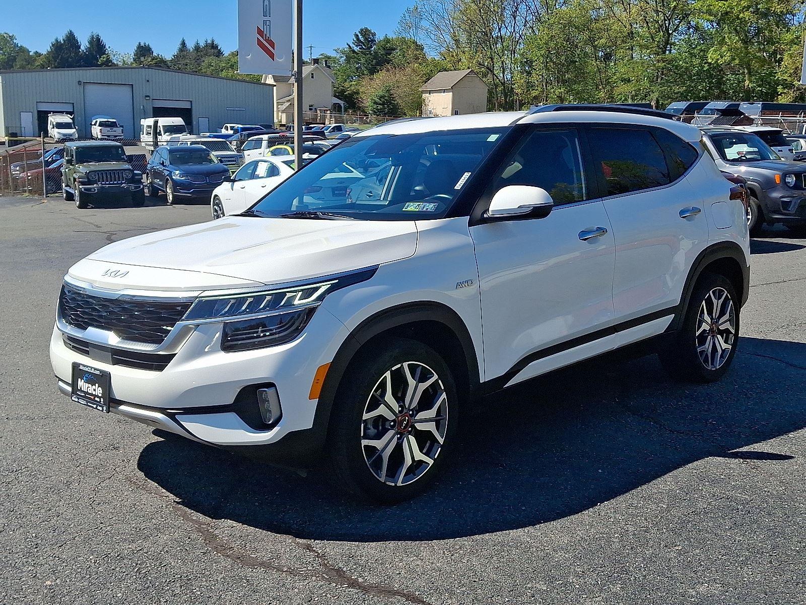2023 Kia Seltos SX photo 2