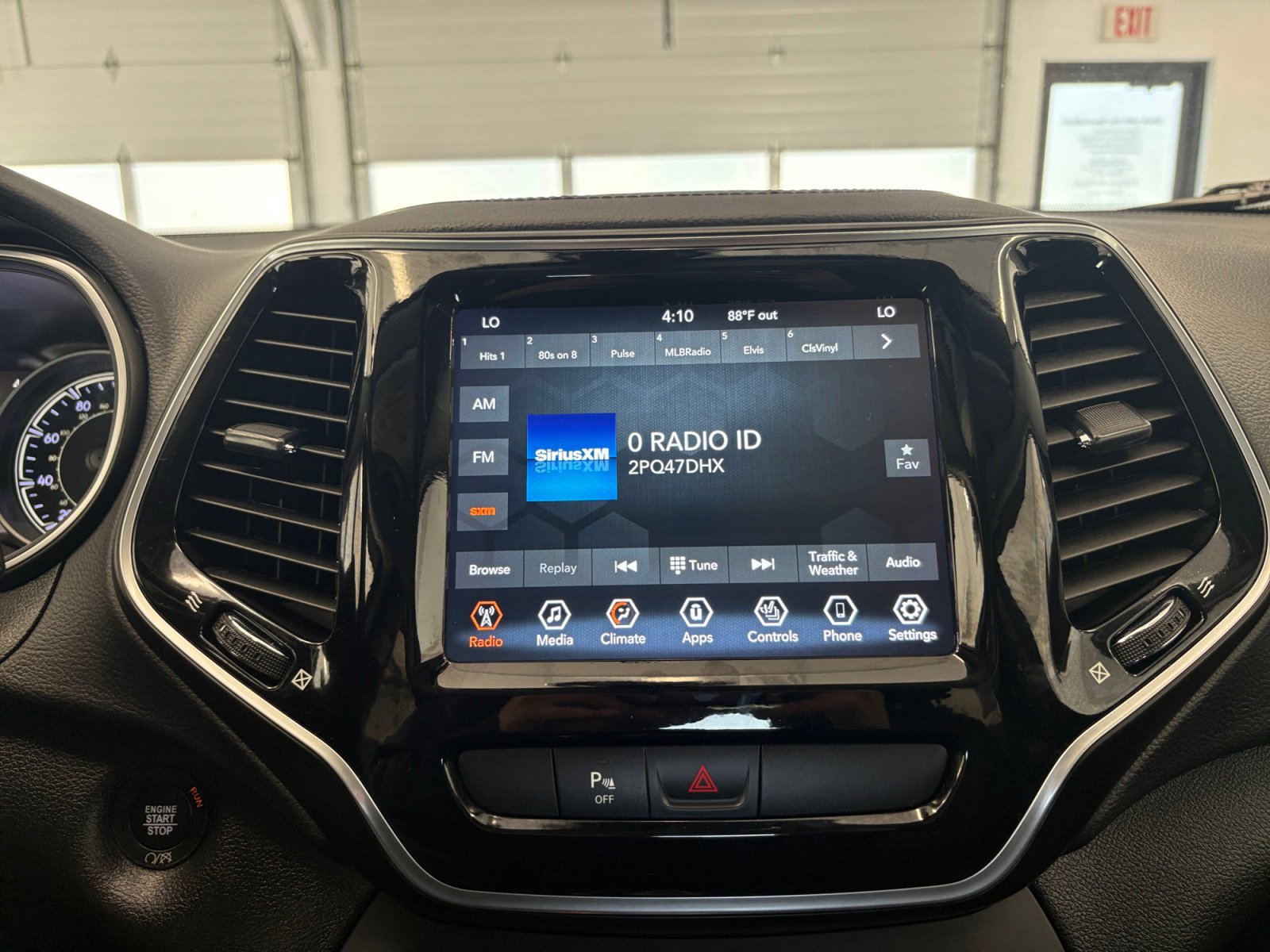 2020 Jeep Cherokee Limited photo 15