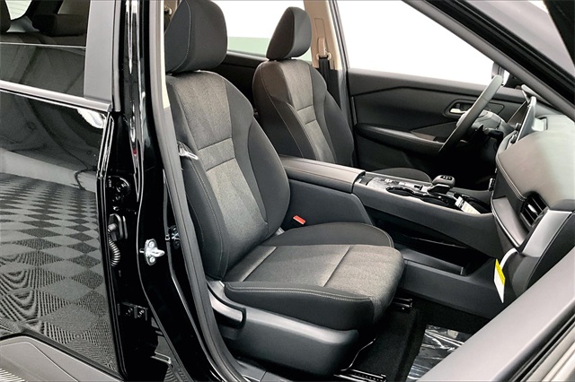 2025 Nissan Rogue SV photo 31
