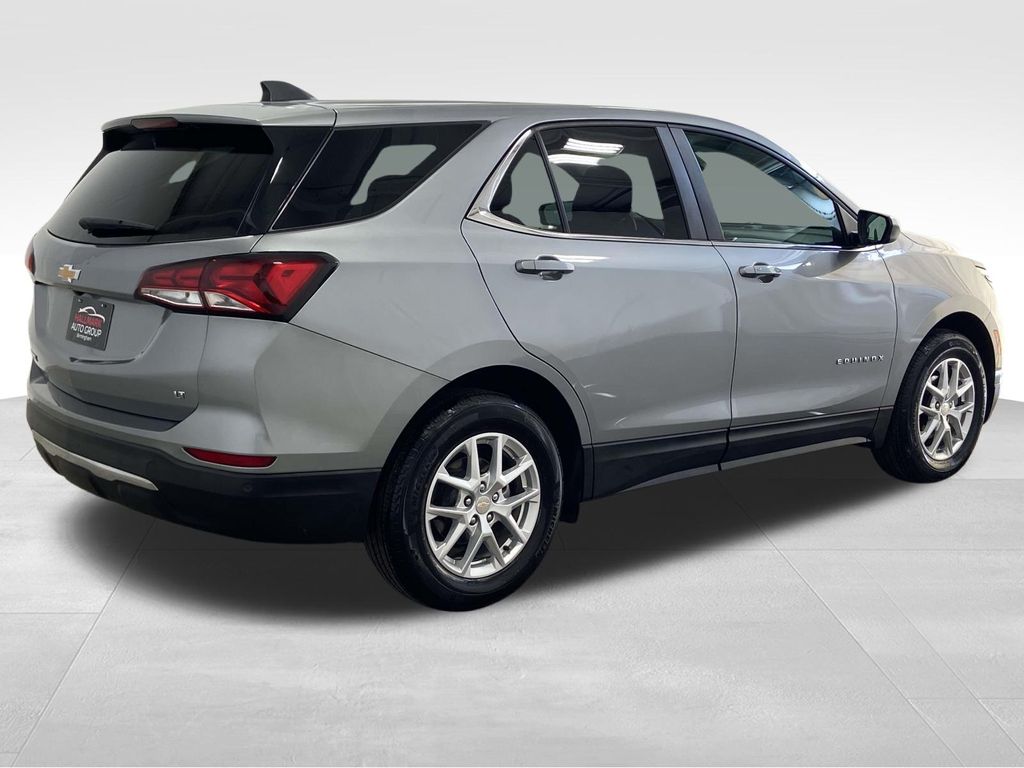 2024 Chevrolet Equinox LT photo 3