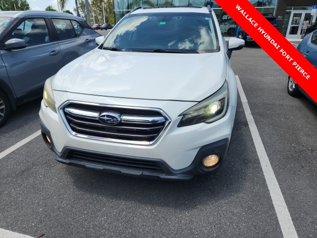 2018 Subaru Outback 3.6R Touring photo 2