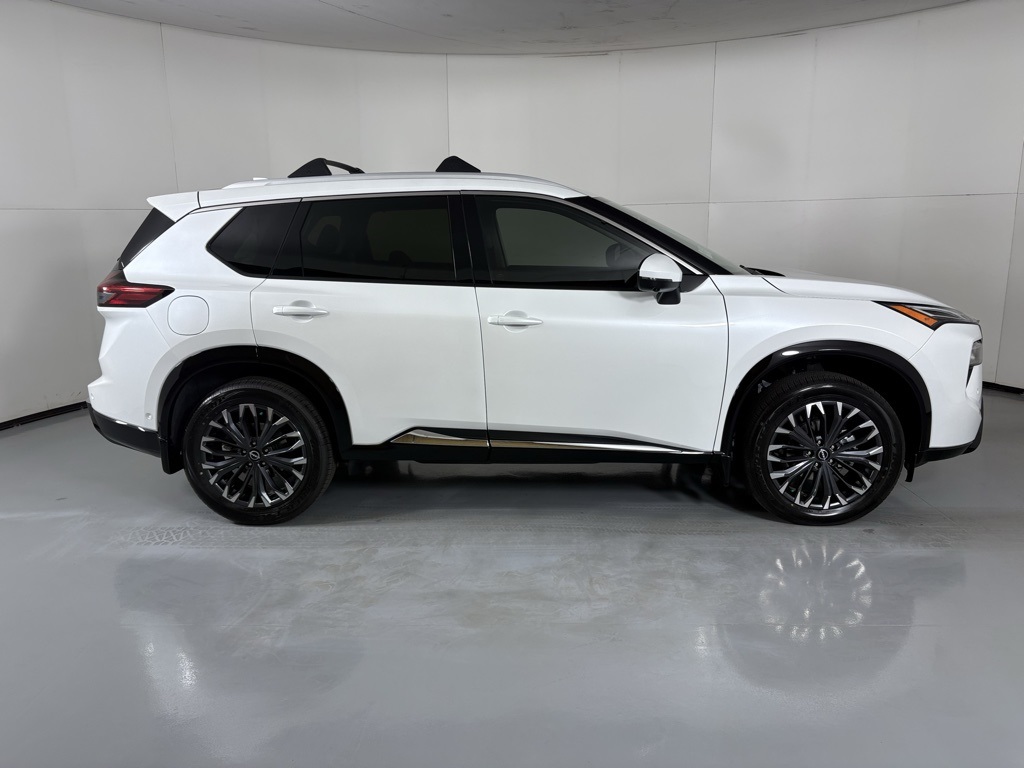 2026 Nissan Rogue Platinum photo 3